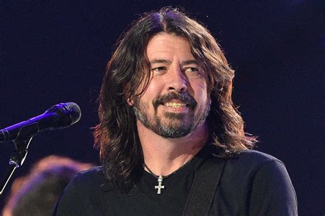 Dave Grohl Takes Time Off From Foo Fighters Australian Tour To Feed