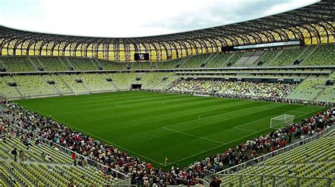 Beispielsweise ist das finale fast immer für das größte stadion vorgesehen. Atatürk-Olympiastadion ist Gastgeber des 2020 UEFA ...