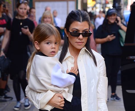 Kourtney Kardashian Contra Los Que Critican El Pelo Largo De Su Hijo
