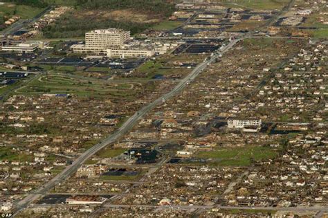 Joplin Mo Tornado At Least 89 Dead As Twister Cuts 4 Mile Swathe