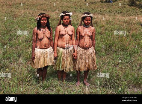 Papua Nueva Guinea Tribus Mujeres Fotos E Imágenes De Stock Alamy