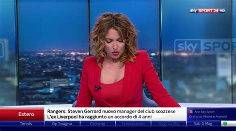 Nel 2007, invece, è la volta del tg5 inizialmente con la conduzione dell'edizione del mattino e poi quella dell 13 a fianco di giuseppe brindisi e poi da. Vanessa Leonardi - sky sport 72