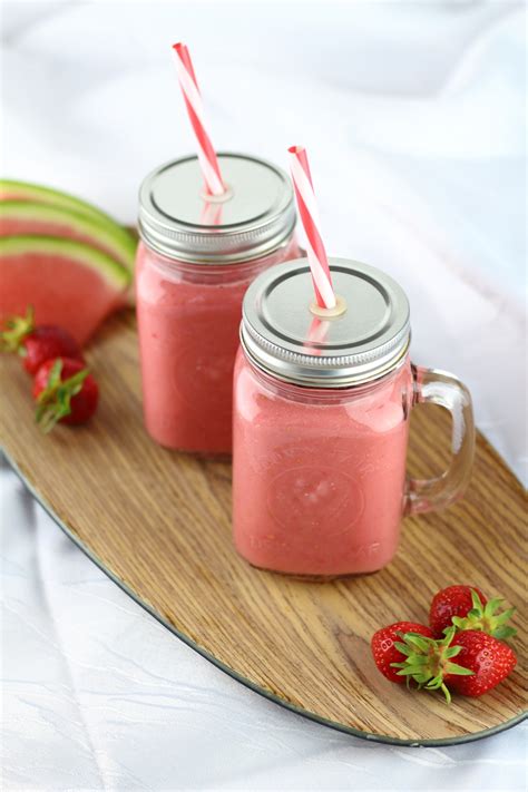 Cremiger Wassermelonen -Erdbeer- Smoothie mit Hafermilch