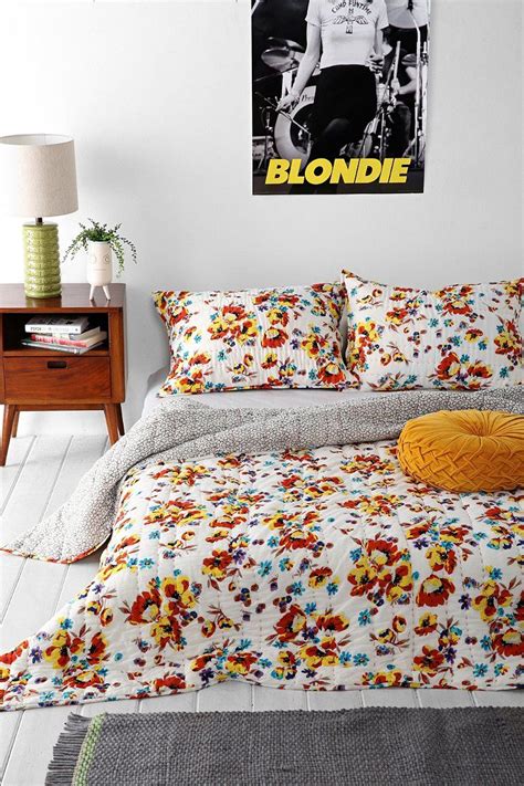 Few aesthetics embody the best parts of hygge—everyone's favorite trendy way to get cozy—than bohemian decor. Plum & Bow Ava Floral Seed Quilt | Home bedroom, Bedroom ...
