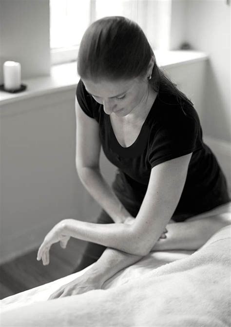 An In Depth Guide To Deep Tissue Massage Bienfaits Du Massage Massage Techniques De Massage