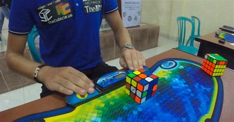 Les Images Du Nouveau Record Du Monde De Rubiks Cube Sont
