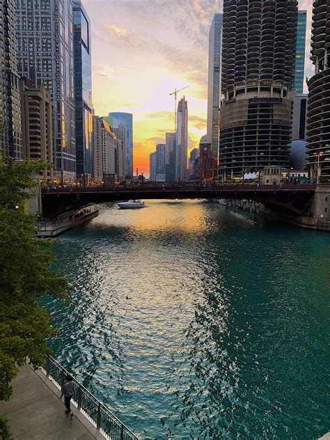 Chicago is beautiful when the sunset hits. : landscape