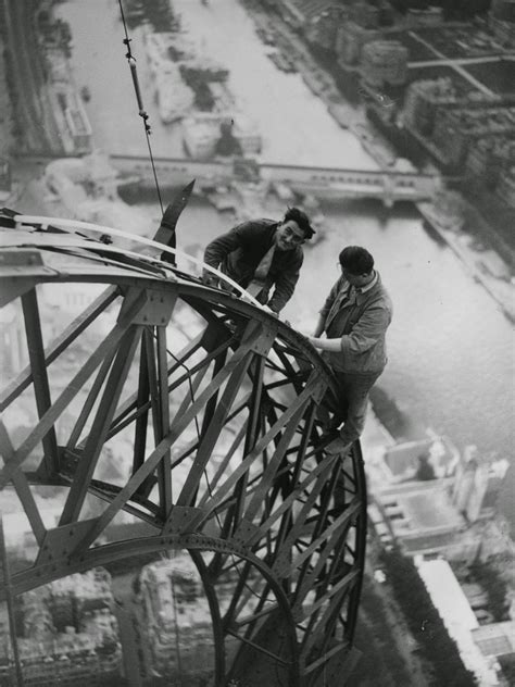 15 Amazing Vintage Photos Of The Iconic Eiffel Tower Under Construction