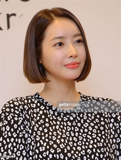 wang ji hye poses for photographs during the rosa k x nich khun 【2023】 写真 女優 映画