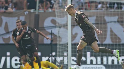 Fc St Pauli Siegt Deutlich Gegen Holstein Kiel Verpasst Sprung An