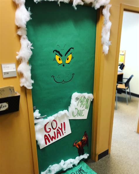 10 christmas decorations for office door