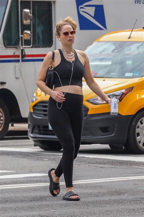 Jennifer Lawrence In Spandex While Heading To A Work Out Session In