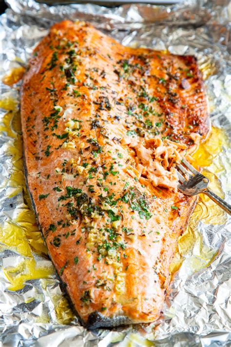 Bake until the salmon is just cooked. Baked Salmon in Foil with Garlic, Rosemary and Thyme ...