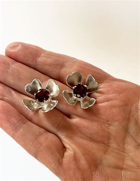 Sterling Silver Garnet Flower Stud Earring Faceted Red Garnets