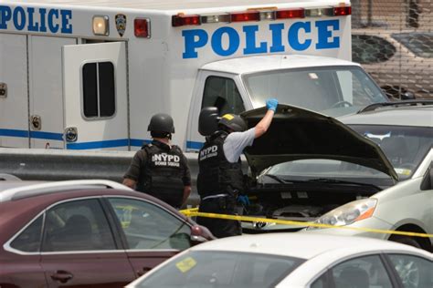 Gunman 54 Kills Self In Brooklyn After Shooting 2 Barricading Himself In Building Cops New
