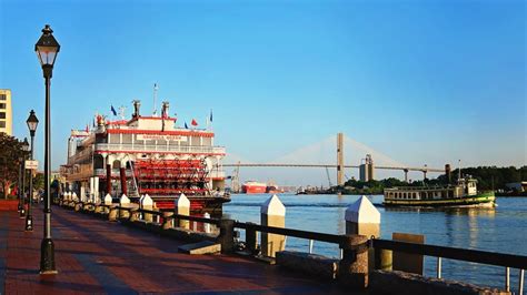 11 Photos That Will Make You Fall In Love With River Street Savannah