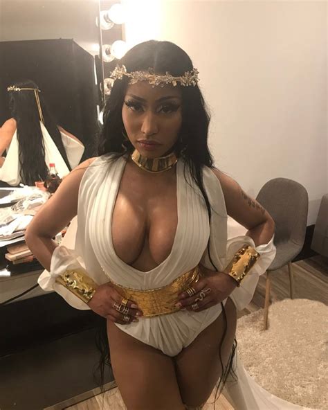 Nicki Minaj Flaunts Curves To Look Like A Greek Goddess Photosimages