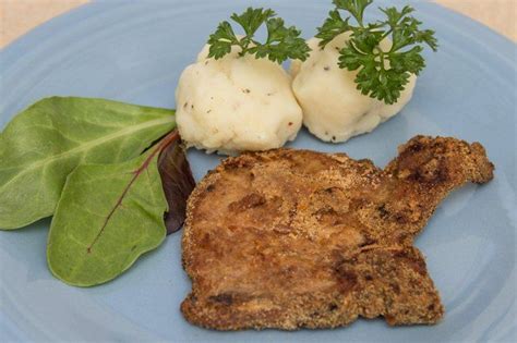 Overall, pork chops are a tender, lean cut of meat with a really great, mild flavor. Pork Chops Made With Lipton Onion Soup Mix | eHow.com | Lipton onion soup mix, Onion soup ...