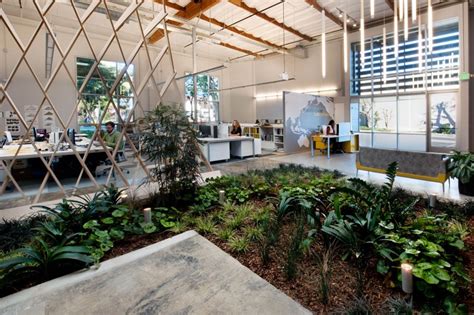 Contemporary Office Space In California Blends Creativity