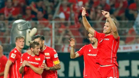 Raphael guerreiro (borussia dortmund) left footed shot from the centre of the box to the bottom right corner. Bundesliga | Five reasons why Union Berlin can beat the drop