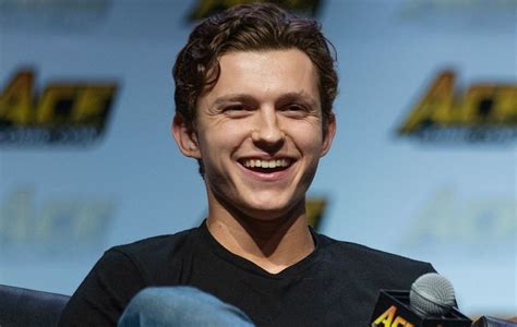 This bag will give you all the 90s feels you need right now! Tom Holland y su intento de iniciar 2021 sobrio - En Cancha