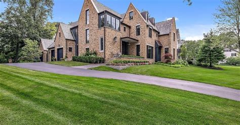 Former Comed Ceo Dominguez Sells Hinsdale House Crains Chicago Business