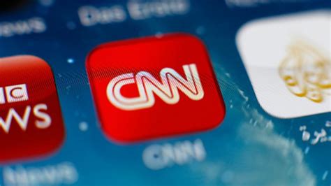 3 Cnn Journalists Resign After Retracting Trump Russia Ties Story