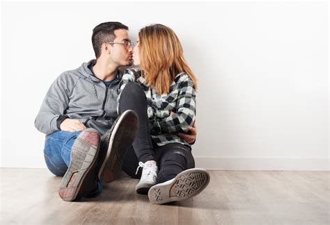Free Photo Young Couple Sitting On The Floor Kissing