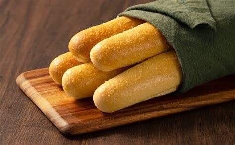 How Many Calories Are In An Olive Garden Breadstick Trendy Fit Mom
