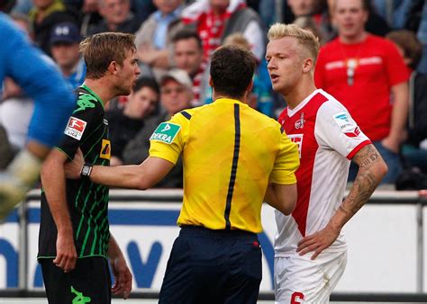 Derbyspiel köln gegen gldabach im müngersdorferstadion in köln. Rhein-Derby in der Fußball-Bundesliga: 1. FC Köln gegen ...
