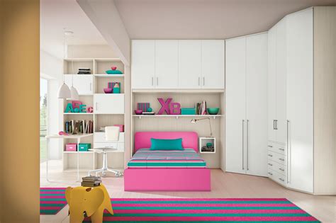 Scegli online il tuo letto a una piazza e mezza anche con contenitore, diversi modelli e colori disponibili su abitarearreda.it per arredare al visitando lo store di abitarearreda verrai accolto e consigliato personalmente da un team esperto e competente, per scegliere i letti ad una piazza e. Cameretta a ponte della San Martino Mobili - Camerette a prezzi scontati