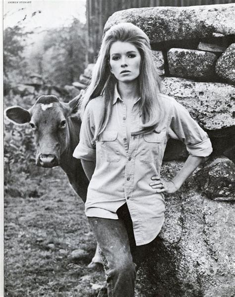 20 Gorgeous Vintage Photos Of A Young Martha Stewart From Her Modeling