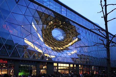 Desain Pusat Perbelanjaan Menarik Di Dunia Topcareerid