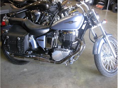 The boulevard s40 gives you everything you need and nothing you don't. Buy 2007 Suzuki S40 on 2040-motos