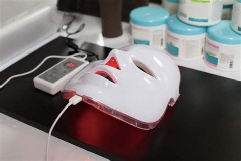 Reasons You Should Get A Light Therapy Device Right Away