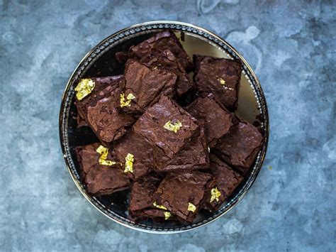 Dengan warna coklat yang pekat dan rasa manis bercampur sedikit rasa coklat membuat. Cara Membuat Resepi kek brownies - Foody Bloggers
