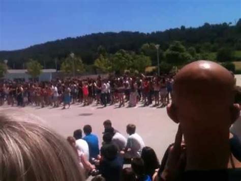 le flash mob du college de simiane collongue  YouTube