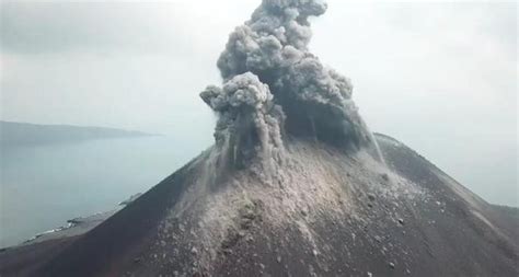 Gunung Anak Krakatau Meletus Lagi Pada Tanggal 10 April 2020