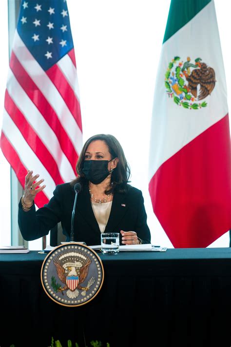 Kamala Harris Didnt Need To Stop At The Border For A Silly Photo Op