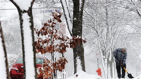 Biggest Snowstorm In Two Years Blankets Region Hobbling Commute Mpr News