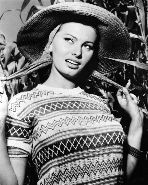 Photos Of Iconic Women In Sweaters Sweaters Fall Fashion