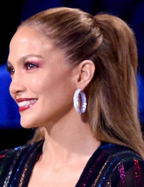 jennifer lopez makeup on american idol red eyeshadow color glamour