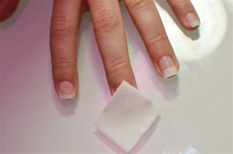You can do this in a small bowl filled with acetone and a drop or two of cuticle oil, saulsbery says, or you can use a soaked. How to clean under gel nails - New Expression Nails