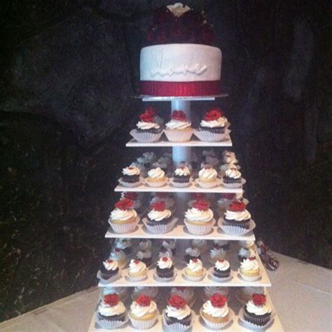 Red And White Wedding Cupcakecake Tower Cupcake Cakes White Wedding