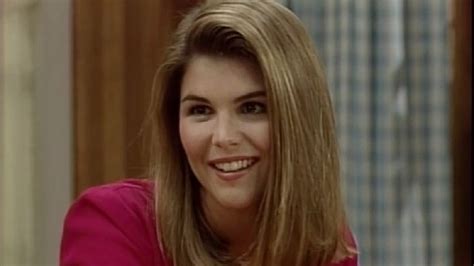 Twitter Roasts Full Houses “aunt Becky” Over Lori Loughlins Alleged Involvement In College