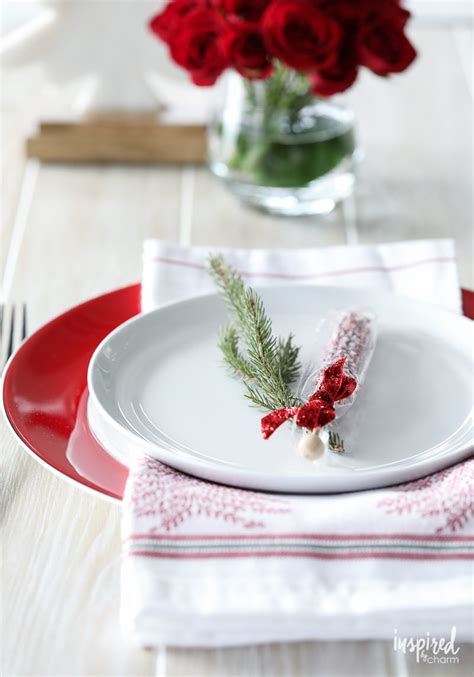 12 Festive Holiday Styling Tips Christmas Table Setting Ideas