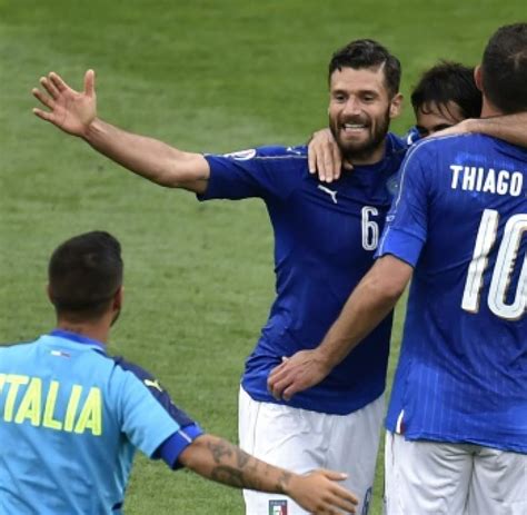 Gruppspelet för fotbolls em 2021 startar fredagen den 11:e juni i rom kl 21:00 då italien möter turkiet. sp-Fußball-EM-2016-Gruppe-E-Italien-Gruppensieger-Meldung ...