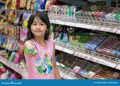 Bangkok Thailand May 02 Unnamed Asian Girl Selects Favorite Candy