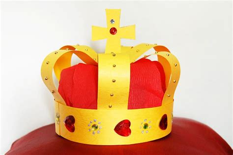 Pin By Jacquie Eckert Palazzolo On Diy Crown For Kids Crown Crafts