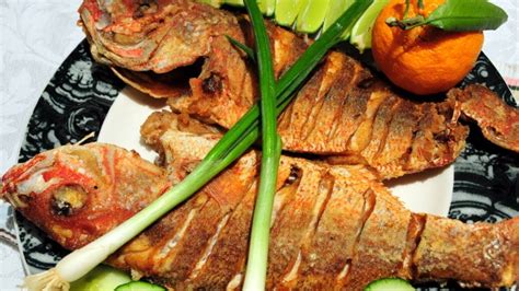 If you want your whole snapper fish fried crispy, season with salt and black pepper for about 15 mins before frying. Air Fried Red Snapper - Frying red snapper fish generally ...